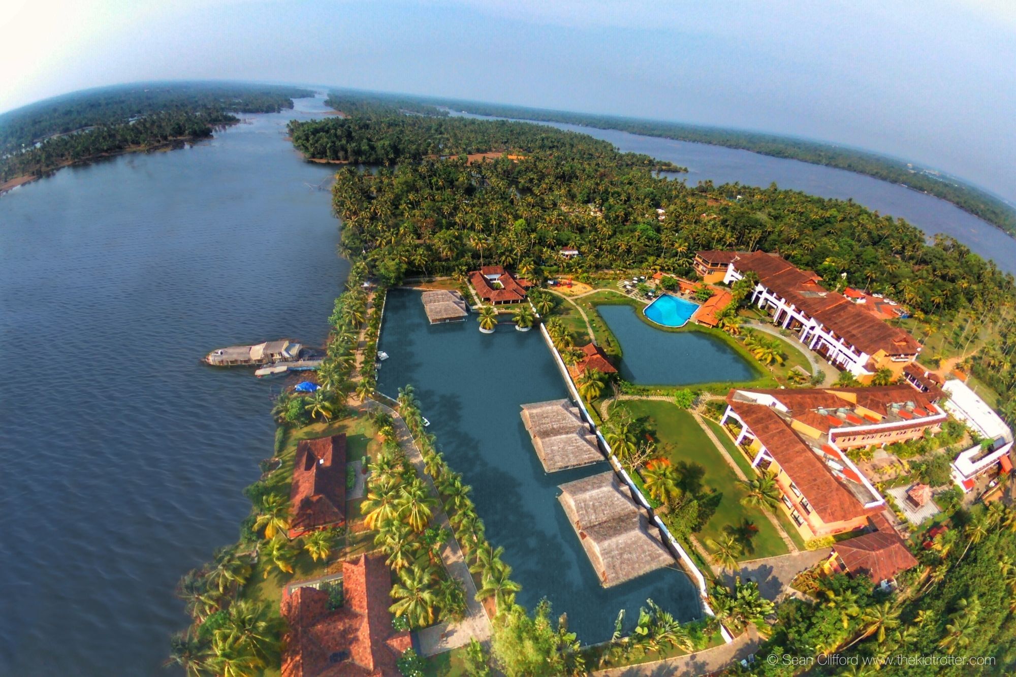 Vasundhara Sarovar Premiere Alappuzha Ngoại thất bức ảnh